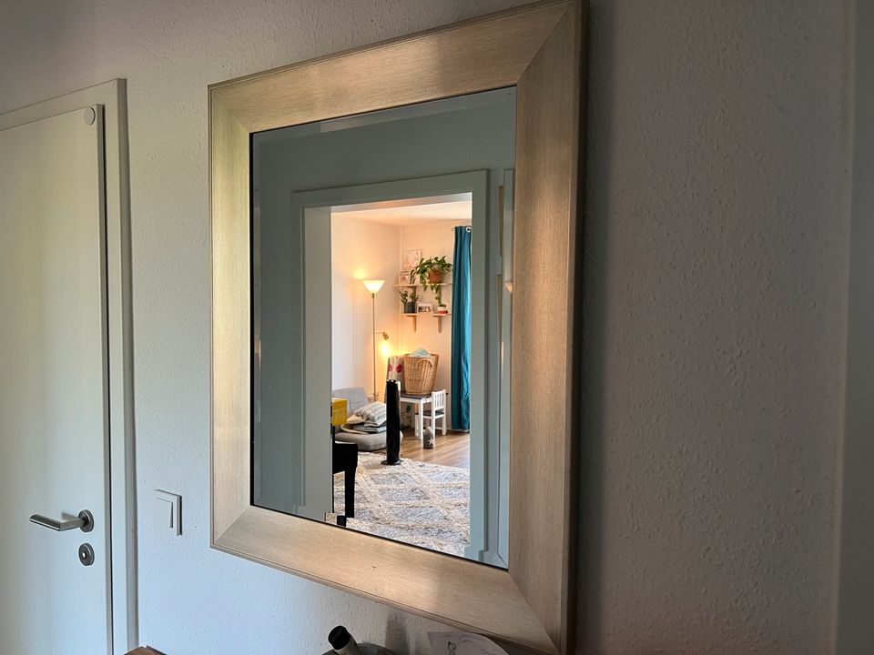 Spiegel mit silbernem Rahmen 70x95 in Dresden