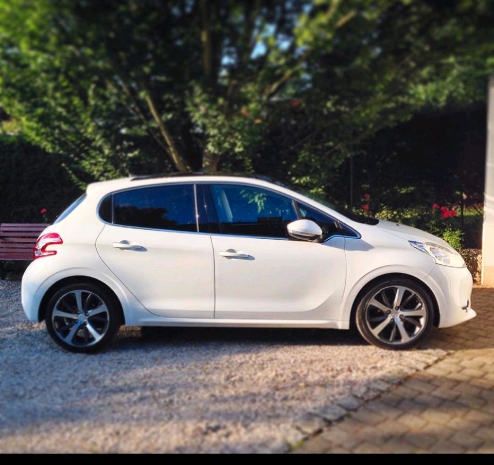 Peugeot 208 Auto in Hanau