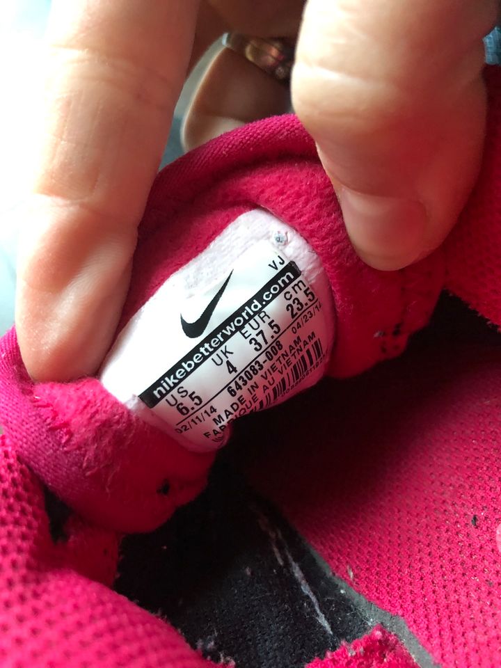 NEUWERTIG Nike Turnschuhe Damen Pink Schwarz 37,5 in Oberhausen