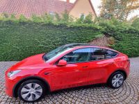 Tesla Model Y SR rot Leasingübernahme 33 Monate 20000km pro Jahr Niedersachsen - Isernhagen Vorschau