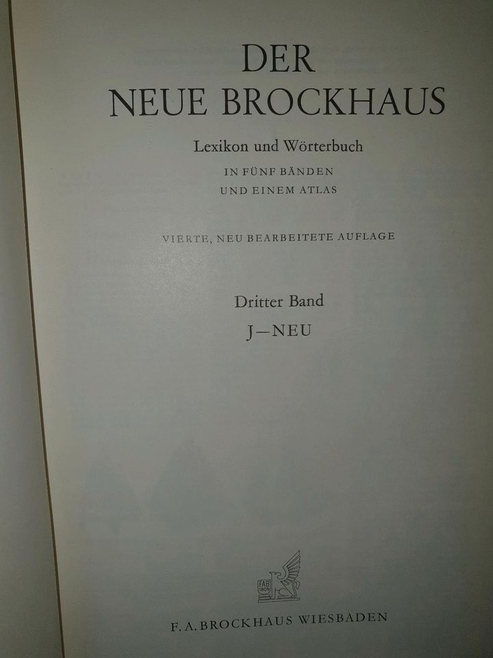Brockhaus in 5 Bänden + Atlas von 1968 zu verschenken in Loffenau