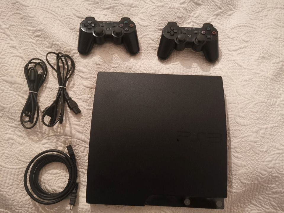 PS 3 - PlayStation 3 Slim - 150 GB + 2 Controller in München