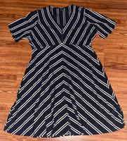 Tolles Sommer Kleid von YEST Gr. 48 schwarz weiß gestreift TOP! Baden-Württemberg - Plochingen Vorschau