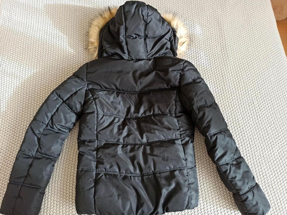 S.Oliver, Soliver, kurze Winterjacke, schwarz, Kapuze, Größe XS in Wolfratshausen