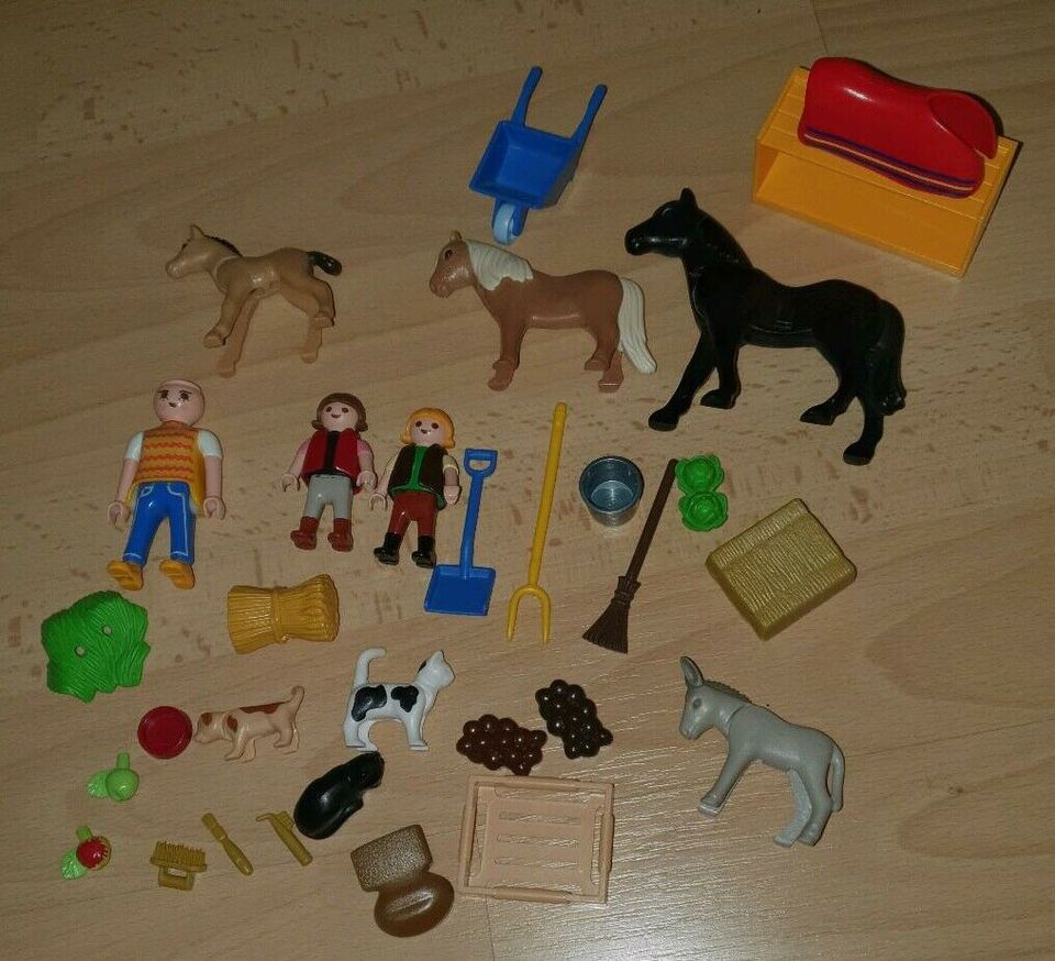 Playmobil Pferde Esel Katze Hund Fohlen Pferdedecke  Schubkarre in Kaltenkirchen