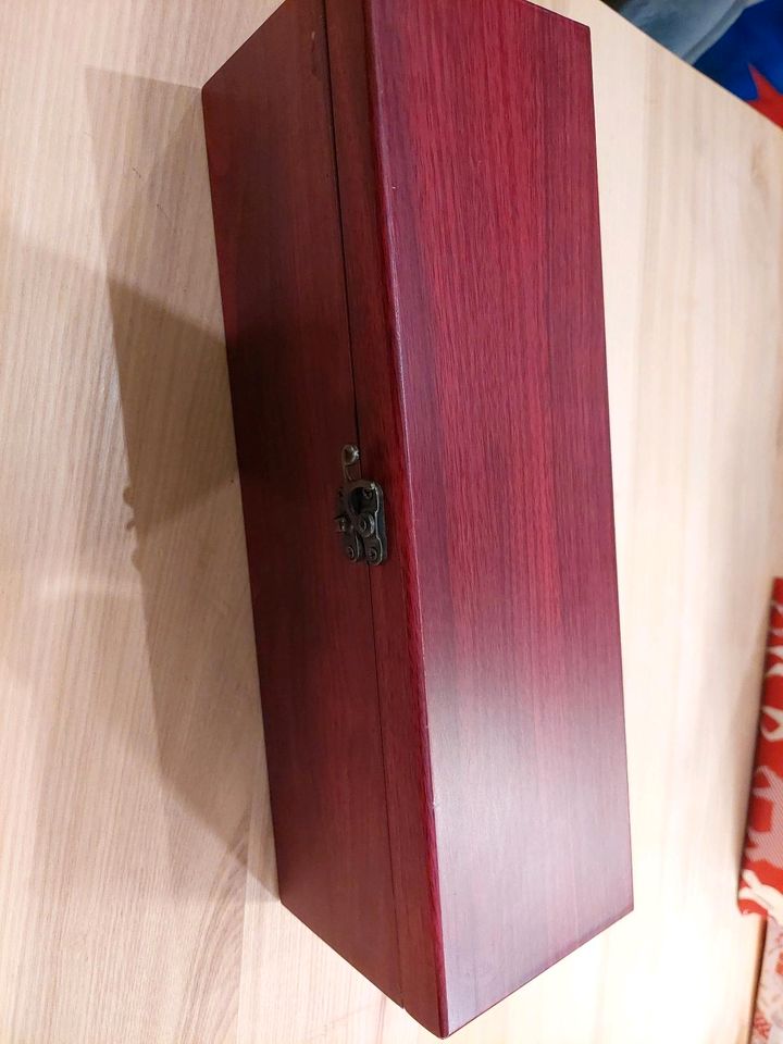 Geschenkbox Flasche Holz Rot in Marl