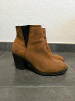 Damen Stiefeletten Wildlederoptik braun/Cognac Hessen - Langenselbold Vorschau
