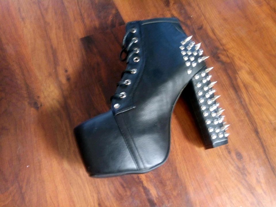 High Heels Plateau Spike Studs Stiefeletten, Neu in Heinsberg