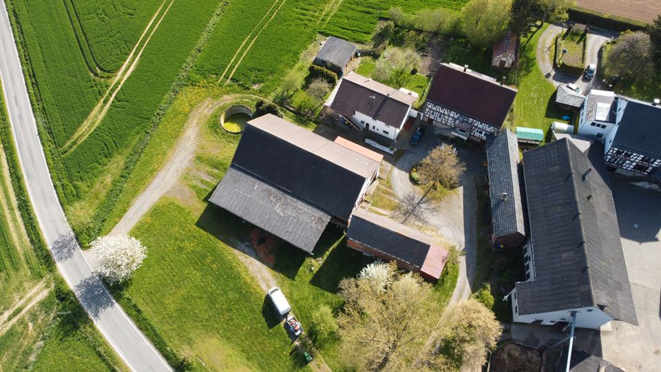 Wunderschöner Bauernhof mit Ackerland, prädestiniert für Pferdehaltung in Alsfeld