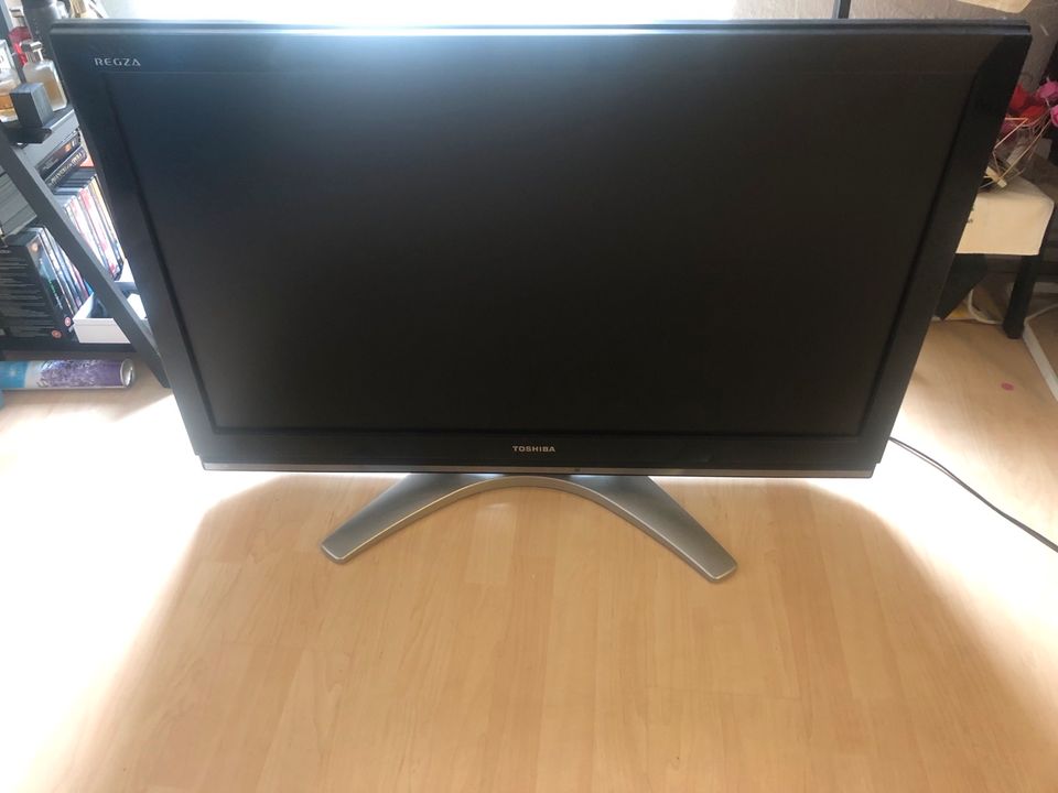 Toshiba LCD Color TV Model 42X3030D sehr guter Zustand in Berlin