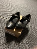 Neuwertig Clarks Leder Ballerina schwarz 32 Lack Nordrhein-Westfalen - Erftstadt Vorschau