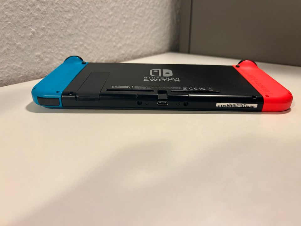 Nintendo Switch Set + viel Zubehör in Berlin