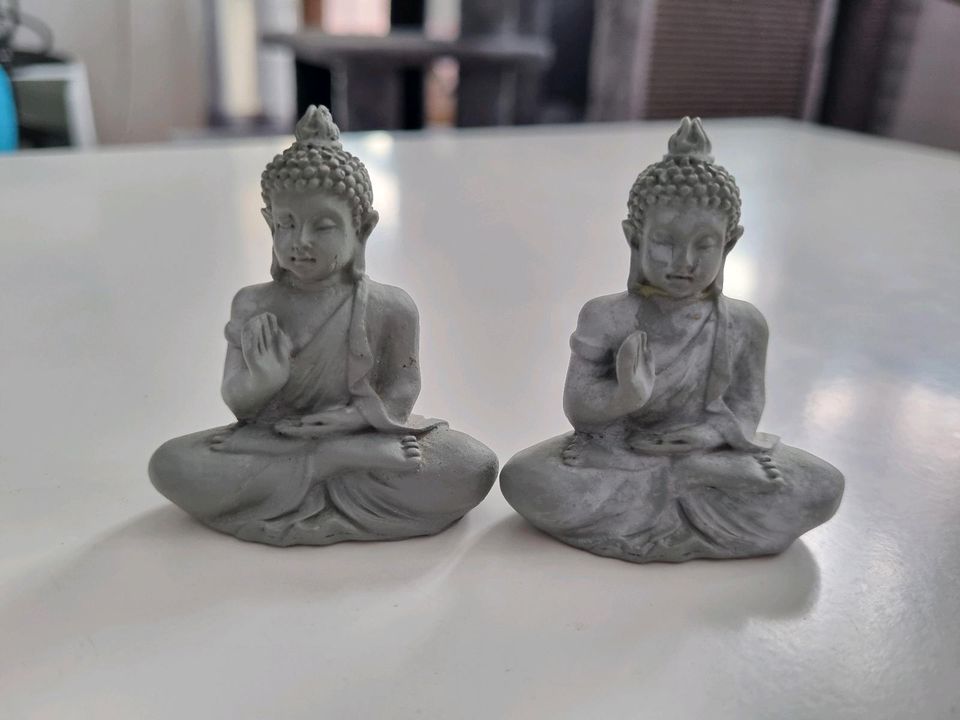 Deko 2 Mini Buddhas in grau in Müllheim
