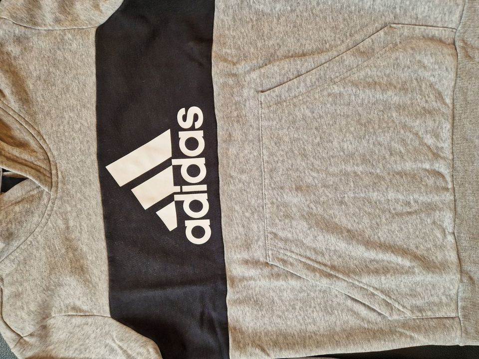 Adidas Hoodie Sweatshirt Pullover Blockstreifen Größe 164 in Grasbrunn