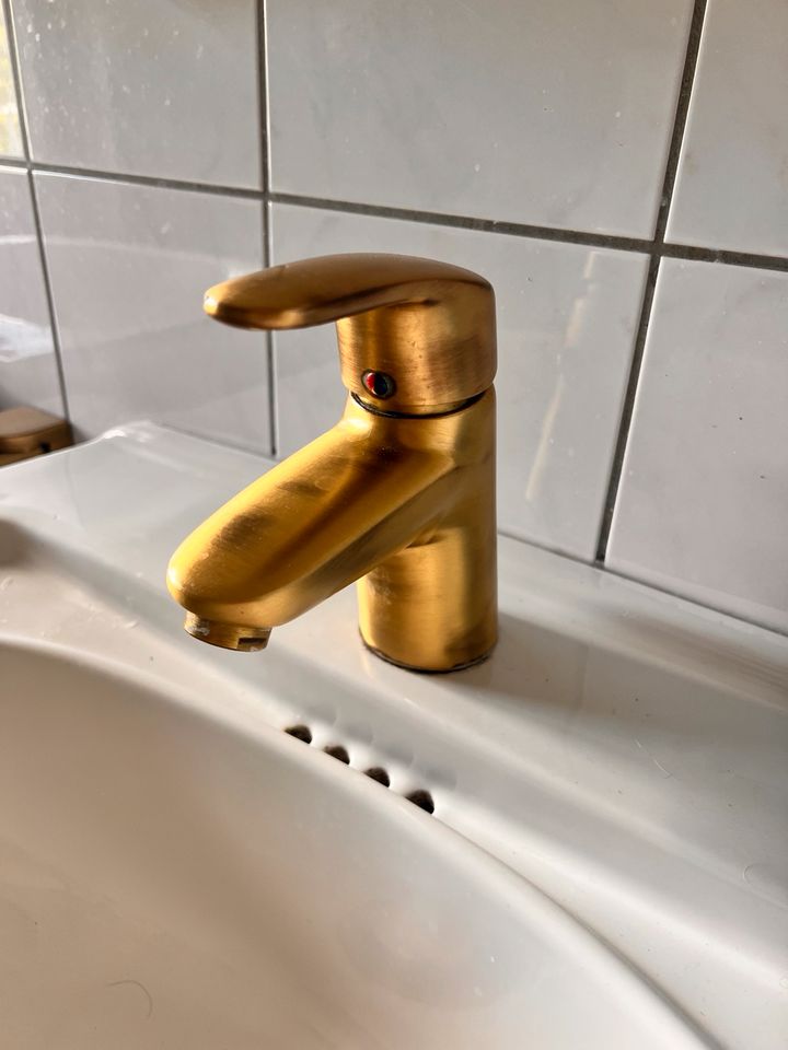 goldene vintage Armaturen für das Bad (alt-Bronze) in Köln