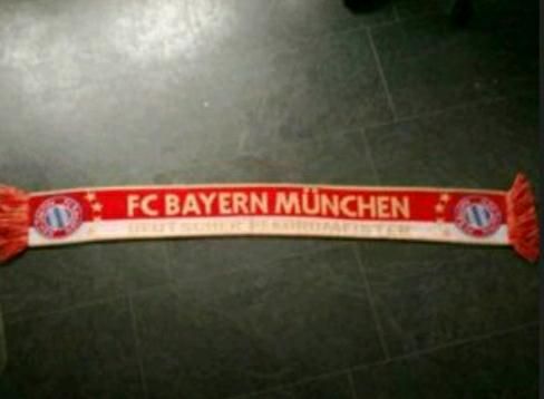 Schal von " FC Bayern München" in Löderburg