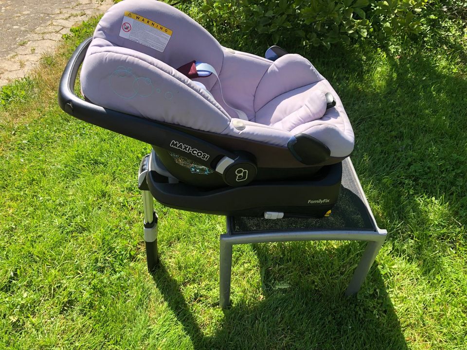 Maxy Cosi Autositz / KIndersitz / Babyschale mit FamilyFix in Waiblingen