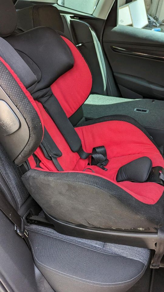 Recaro Kindersitz Optiafix 9-18 kg und ca. 9 Monate bis 4,5 Jahre in Vaihingen an der Enz