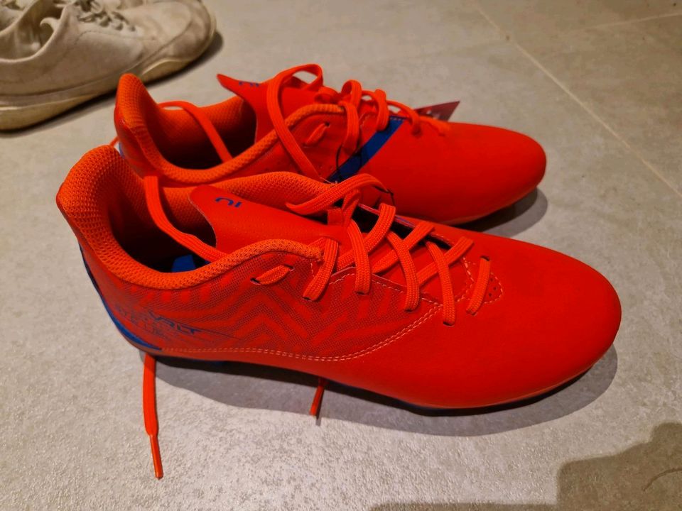 Fußballschuhe Neu Decathlon Gr. 37 in Berlin