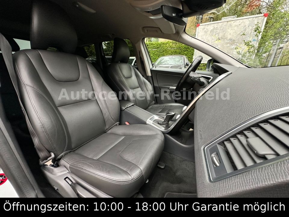 Volvo XC60 Summum 181PS*Standheiz.*Kamera*Xenon*Leder! in Reinfeld