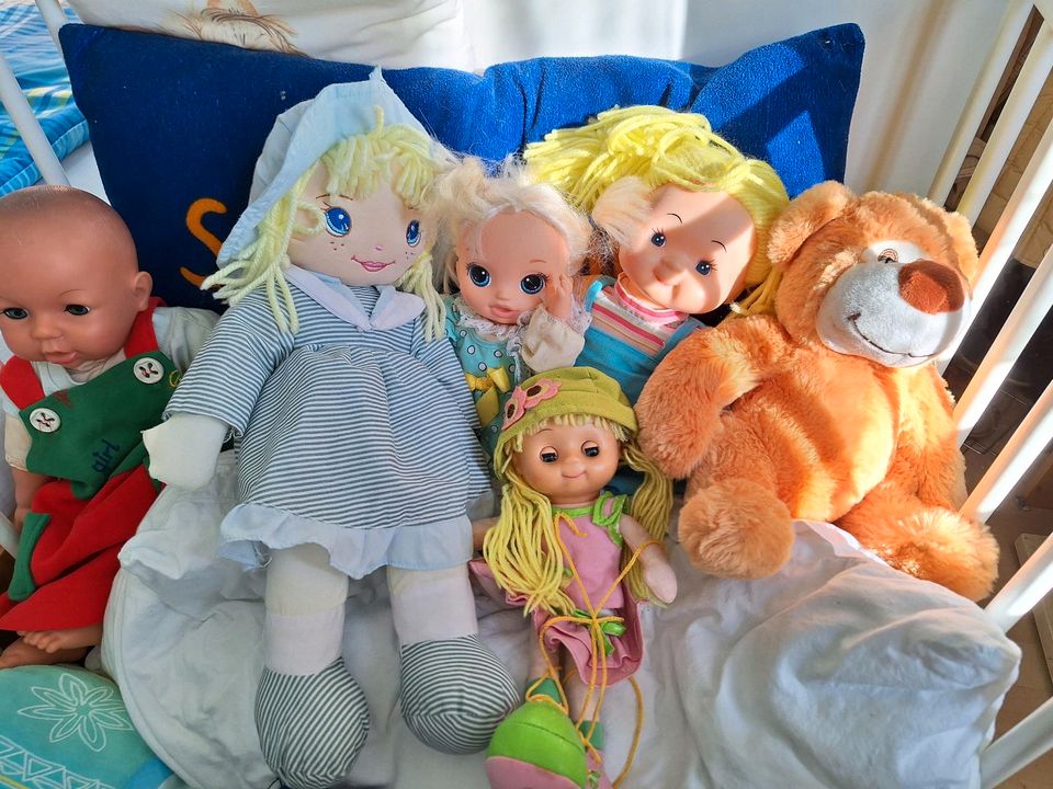 Diverse Puppen und Kuscheltiere zu verkaufen in Untermerzbach