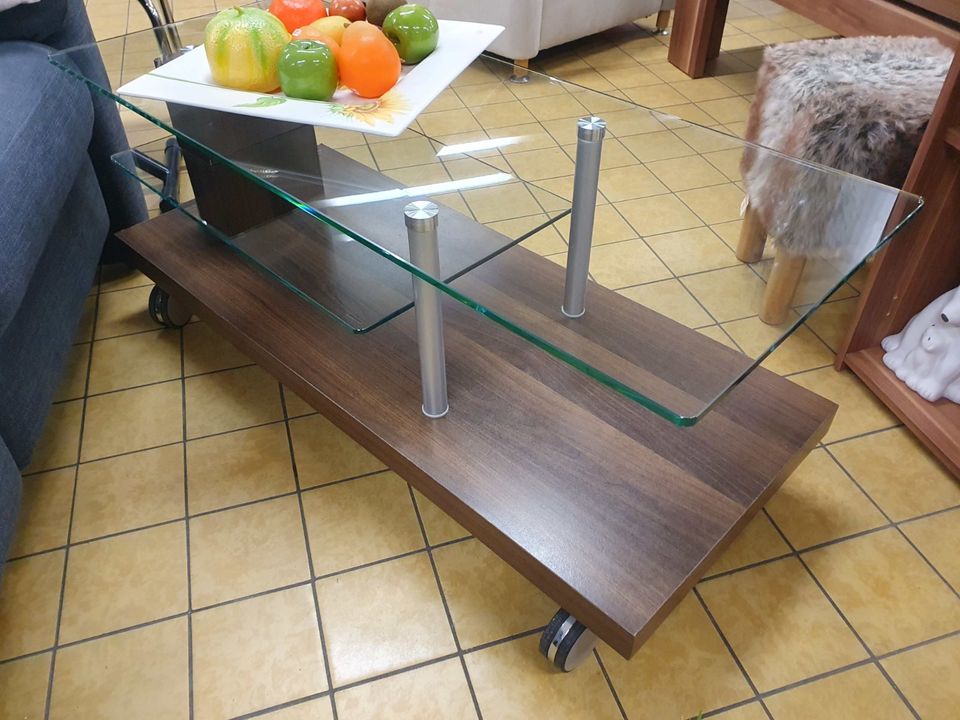 Wohnzimmertisch Tisch mit Glasplatte und Rollen in Viersen