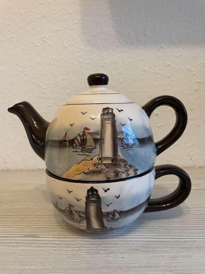Teekanne mit Tasse + Aufbewahrungsdose in Trier