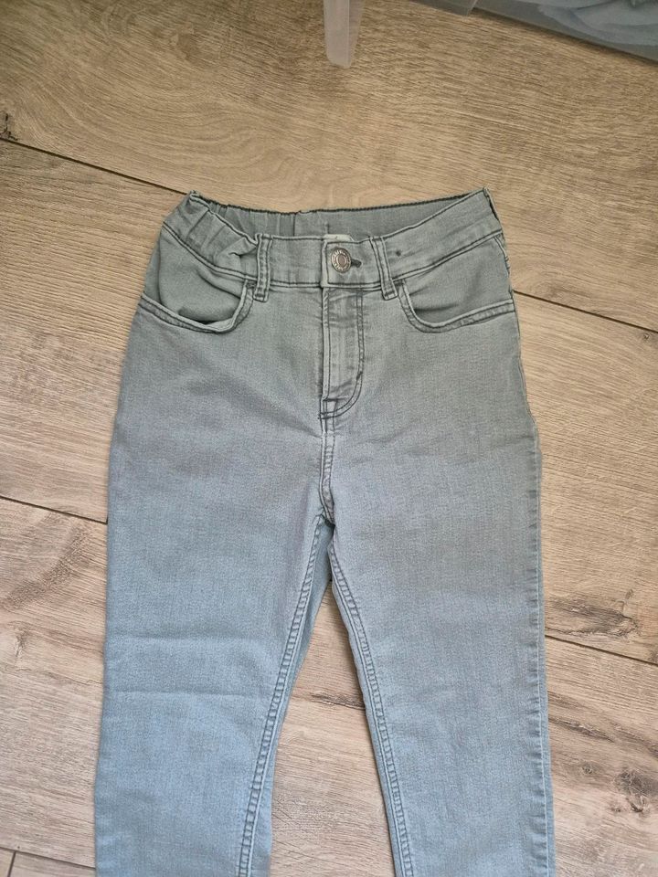 H&M Mädchen Jeans grau gr 140 wie Neu in Thaleischweiler-Fröschen