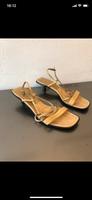 Prada Kitten Heel Sandalen EUR 38 beide Absatz Schuhe Brandenburg - Geltow Vorschau