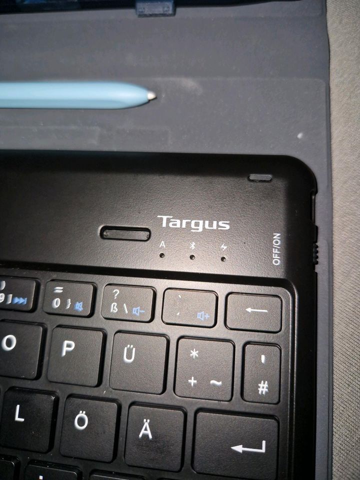 Samsung tablet mit Stift und targus Hülle mit Tastatur in Bretten
