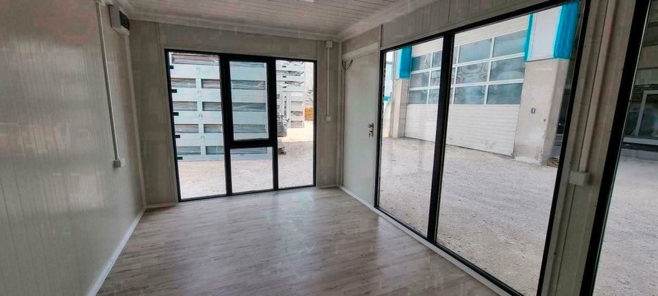 Ihr neues Büro: 7x3 Meter Bürocontainer mit bodentiefen Fenstern - Große Auswahl & Lagerbestand: Finden Sie den perfekten Bürocontainer für Ihre Bedürfnisse, Individuelle Ausstattung Sonderanfertigung in Hamburg
