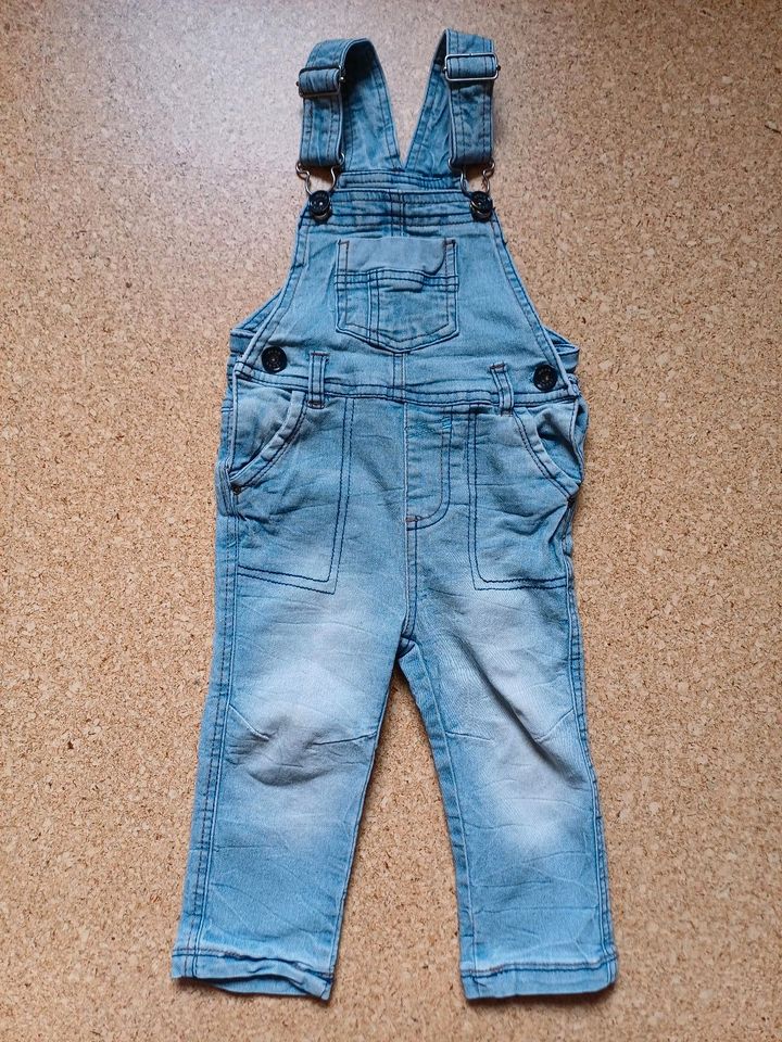 H&M und Topomini Latzhose / Jeans / Hose Gr. 80 in Alpenrod