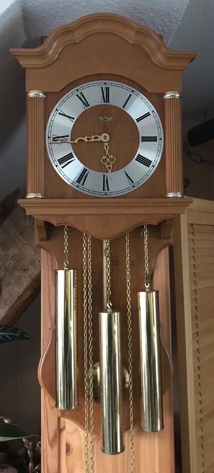 Wanduhr mit Westminster Gong in Merseburg