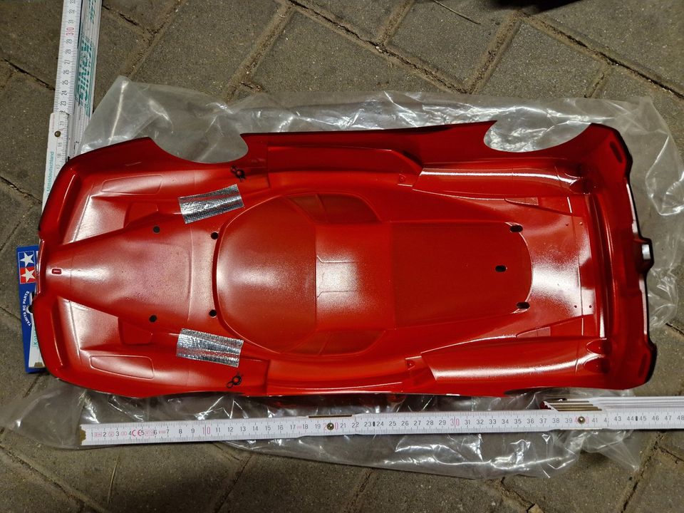 Tamiya Enzo Ferrari 1:10 R/C Car - Karrosserie Body Chassis in Leipzig