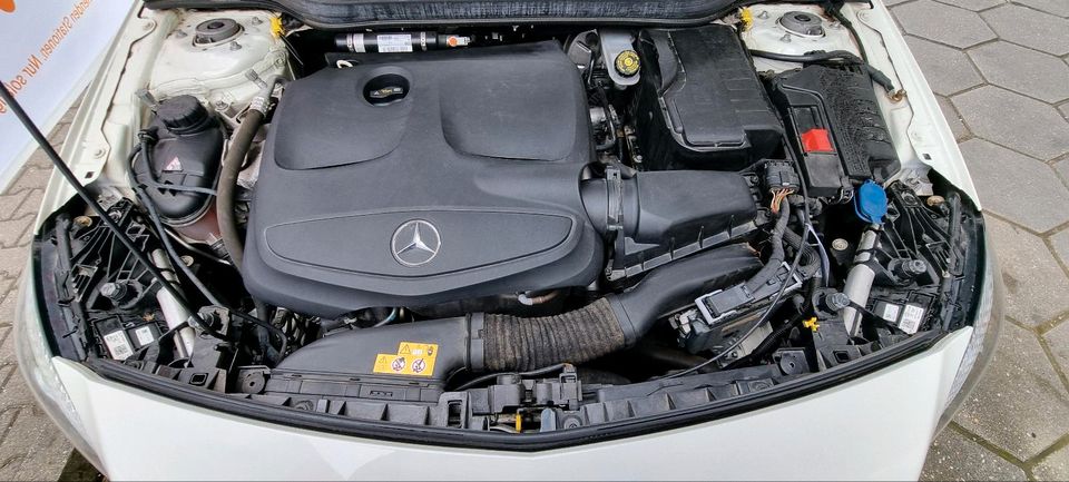 Mercedes A 180 AMG-Line PEAK Edition Sondermodell in Bad Soden am Taunus