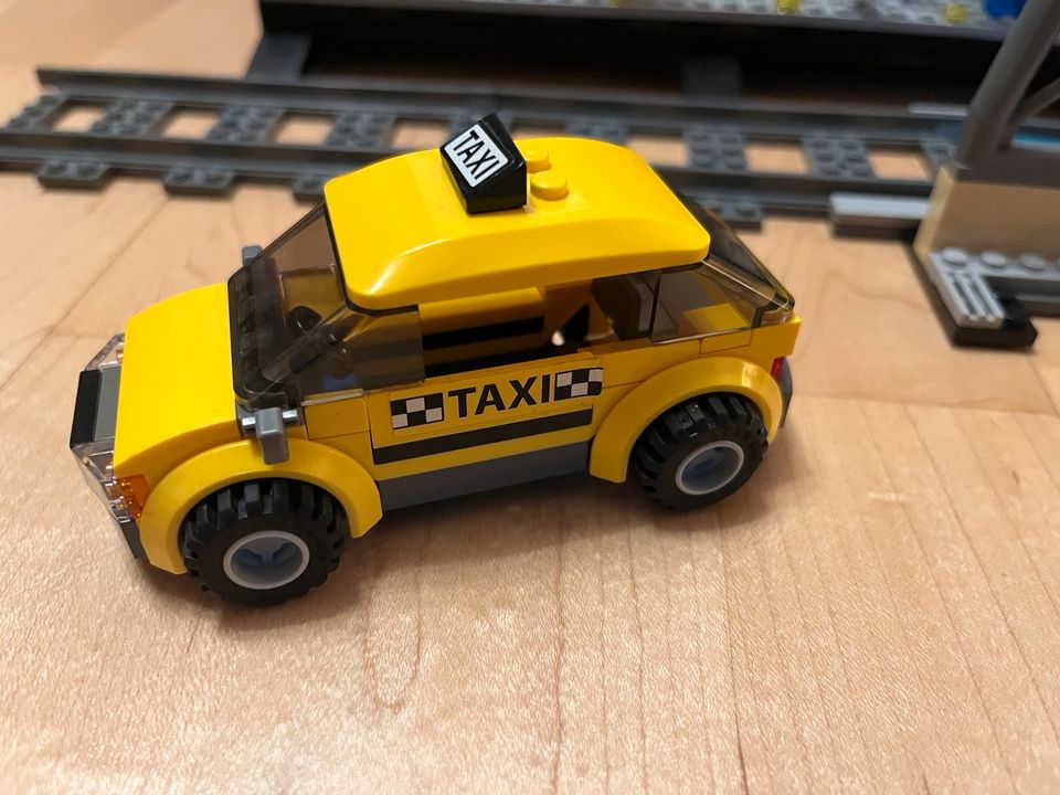 LEGO City 60050 - Bahnhof Personenbahnhof mit Taxi in Vlotho