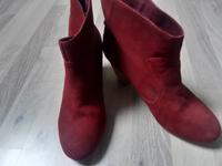 Stiefelette von ZARA dunkelrot Gr.  40 Niedersachsen - Apensen Vorschau