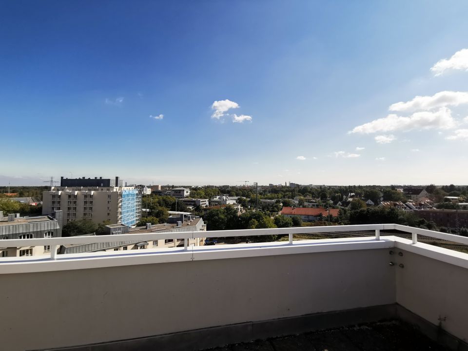 Bieterverfahren: Attraktive Wohnung mit TG und Balkon in München