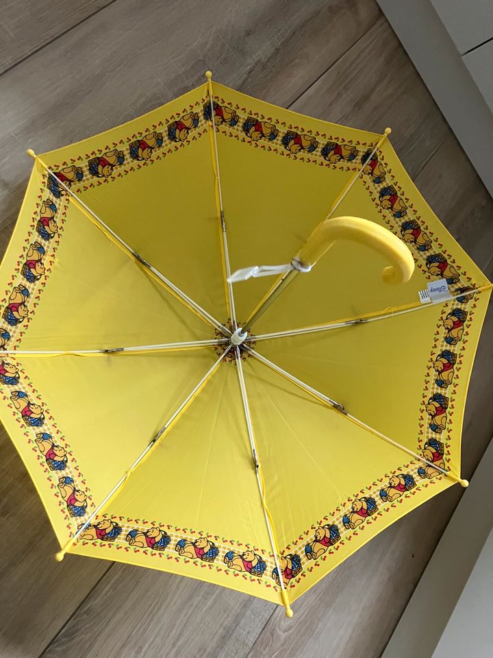 Disney Winnie Pooh Kinder Regenschirm gelb Neuwertig in Lübbecke 