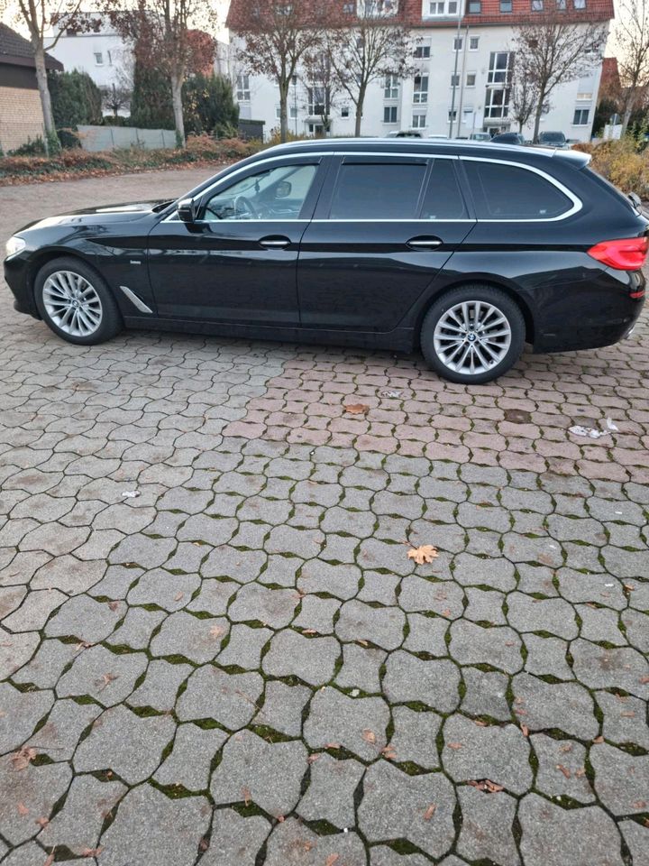 BMW 520 XDrive Luxury Line  , HUD,SHZ, PANO,360°KAM in Wendlingen am Neckar