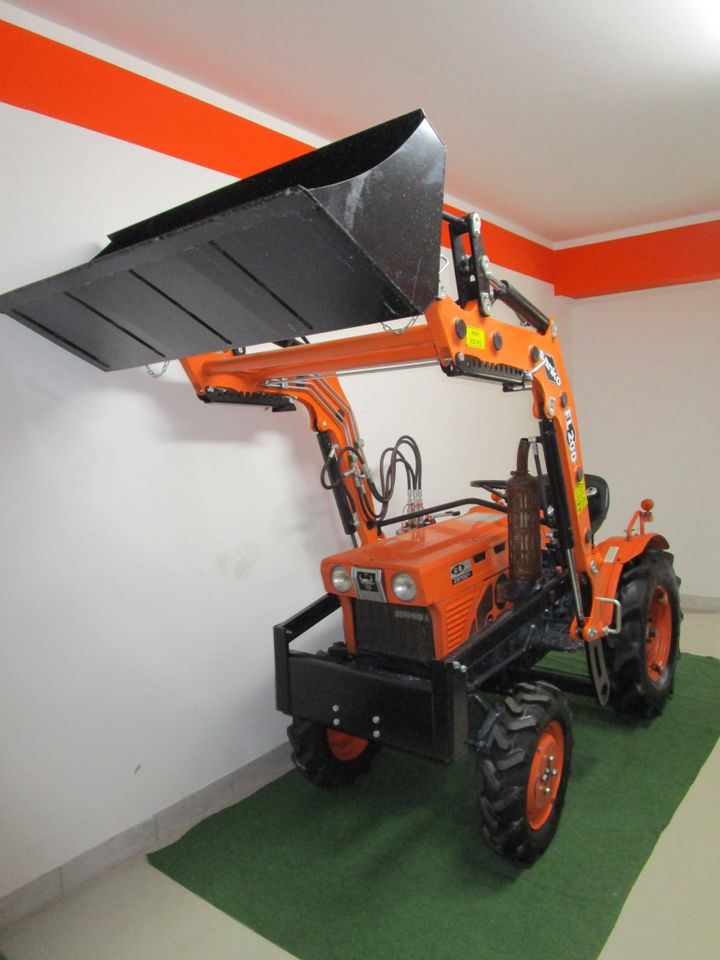 KUBOTA B7001D Allrad Traktor Schlepper Frontlader Hoflader in Bad Langensalza