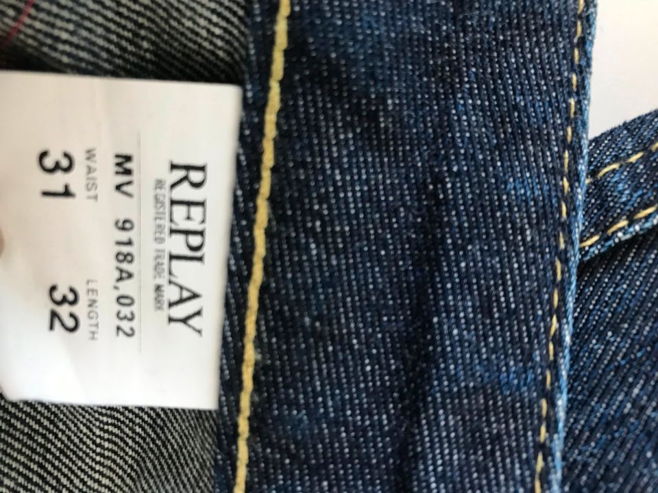 Dunkelblaue Jeans von Replay, W31/L32 in München