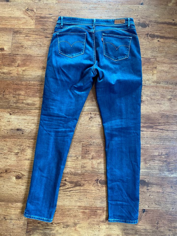 Levi’s Jeans Mid Rise Skinny W31 42 XL blau in Neu-Anspach