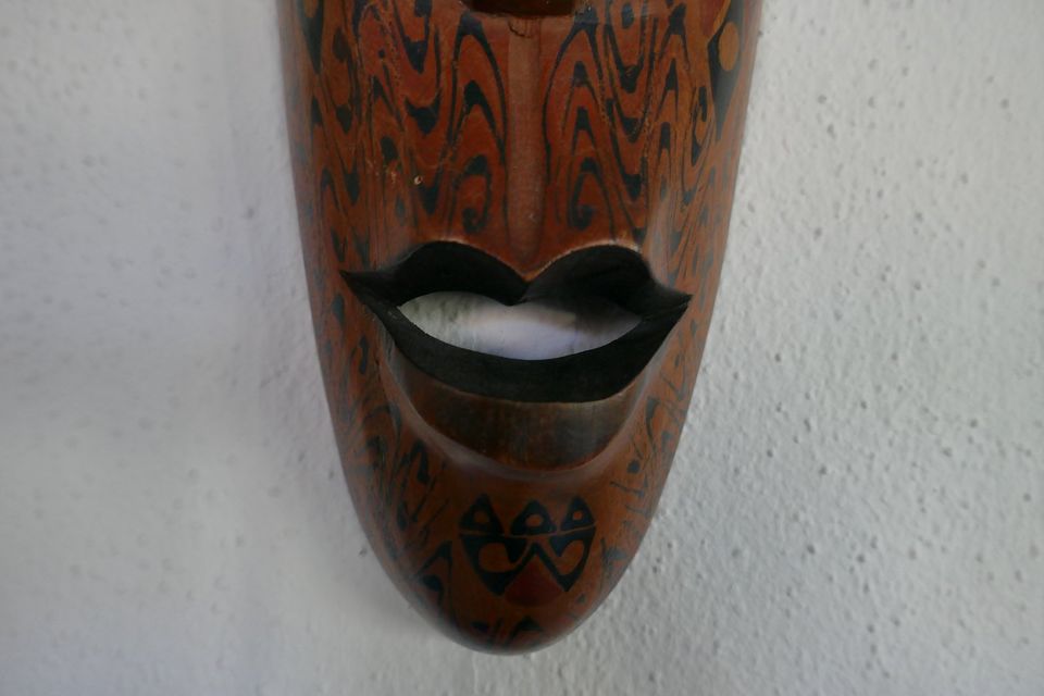 Wunderschöne afrikanische Maske Handarbeit handbemalt Einzelstück in Kenzingen