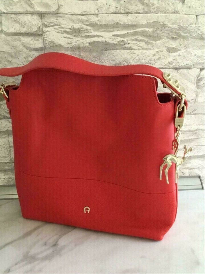 AIGNER Tasche Arya, Schultergurt Strap, Geldbörse Arya -rot- in Thüringen -  Erfurt | eBay Kleinanzeigen ist jetzt Kleinanzeigen