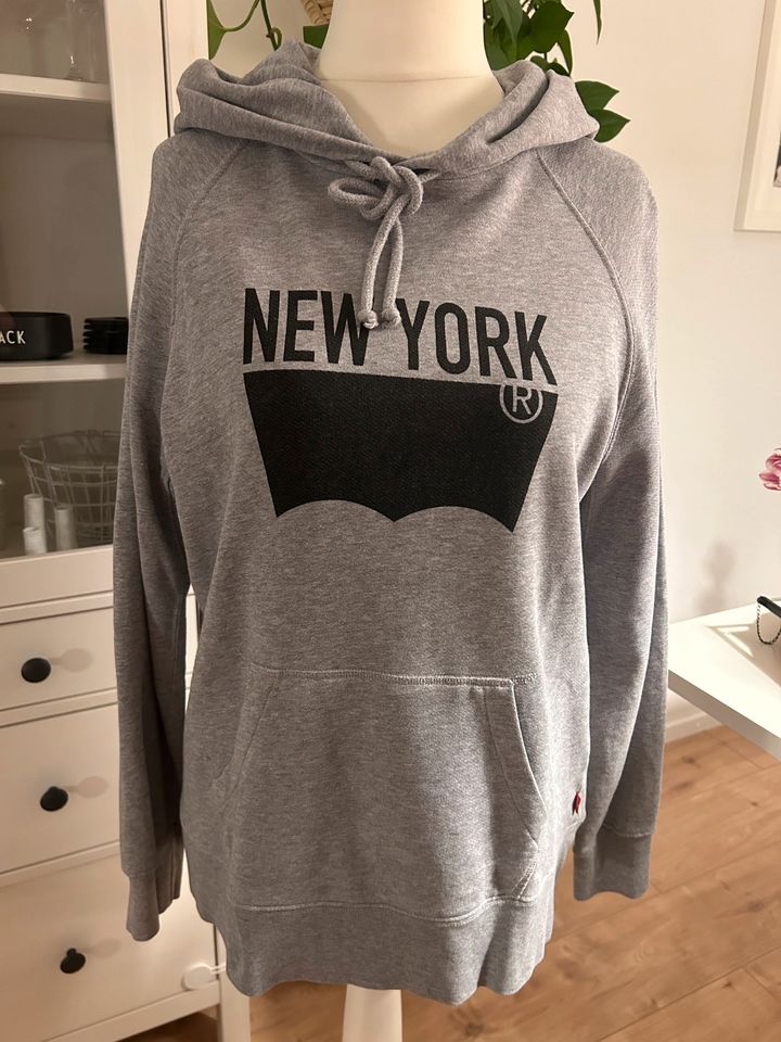 Levi’s Strauß hoodie Pullover grau New York Gr. S unisex in Sülfeld