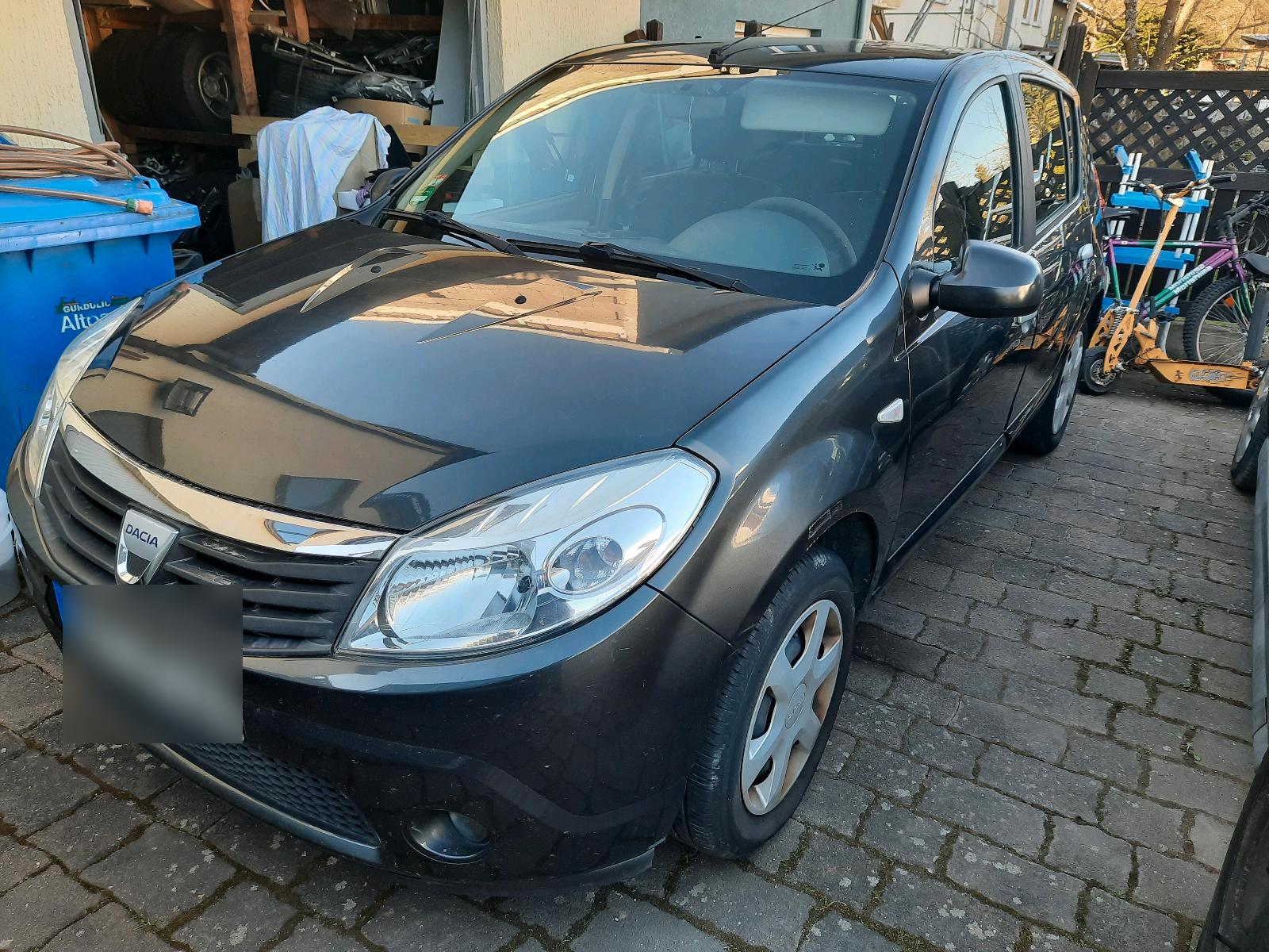 Abbildung des Autos Dacia In fahrbaren Zusta…