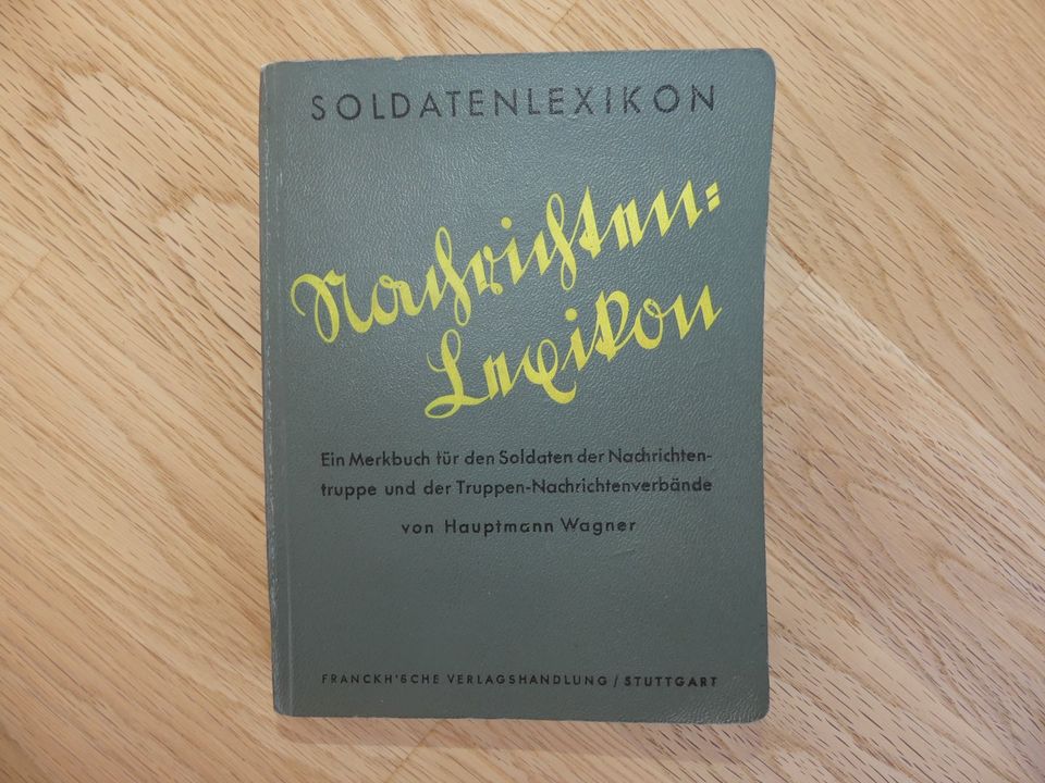 Handbuch Soldatenlexikon - Nachrichtenlexikon von 1935 in Warthausen