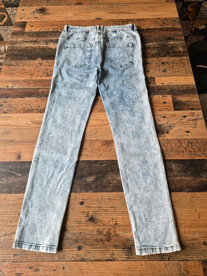 Modische helle Jeans hoch geschnitten in Barnstorf