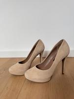 Wildleder Pumps in hell beige, von Mango Nordrhein-Westfalen - Heiligenhaus Vorschau